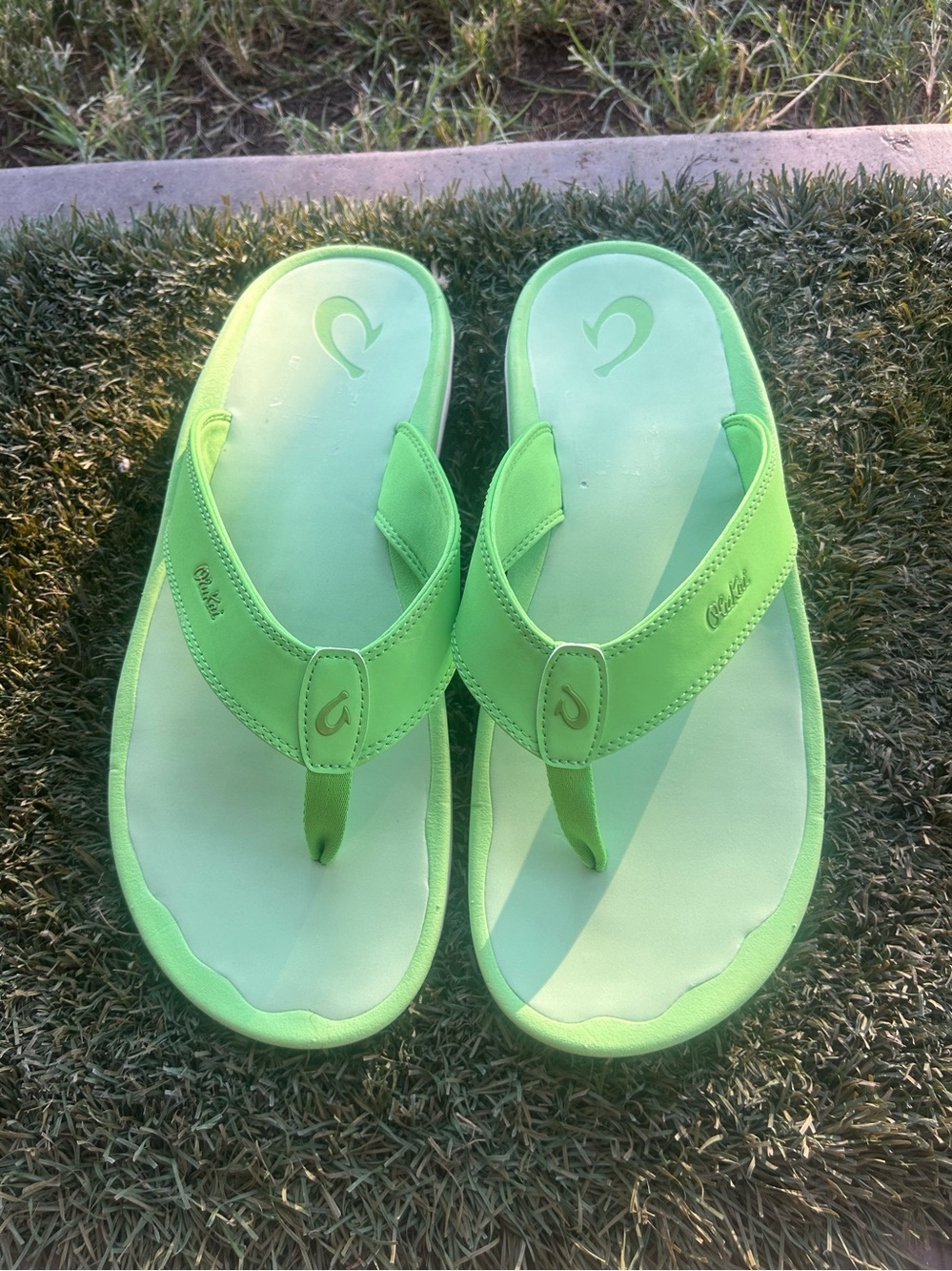 Olukai Ohana  Men’s Lime Green Flip Flop Sandals sz 15